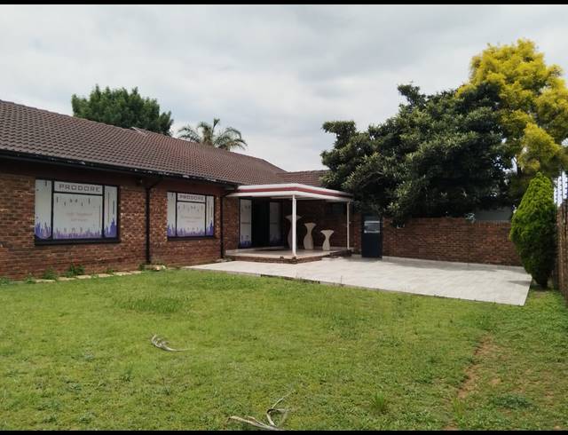 5 BEDROOM HOUSE FOR SALE IN BIRCHLEIGH NORTH